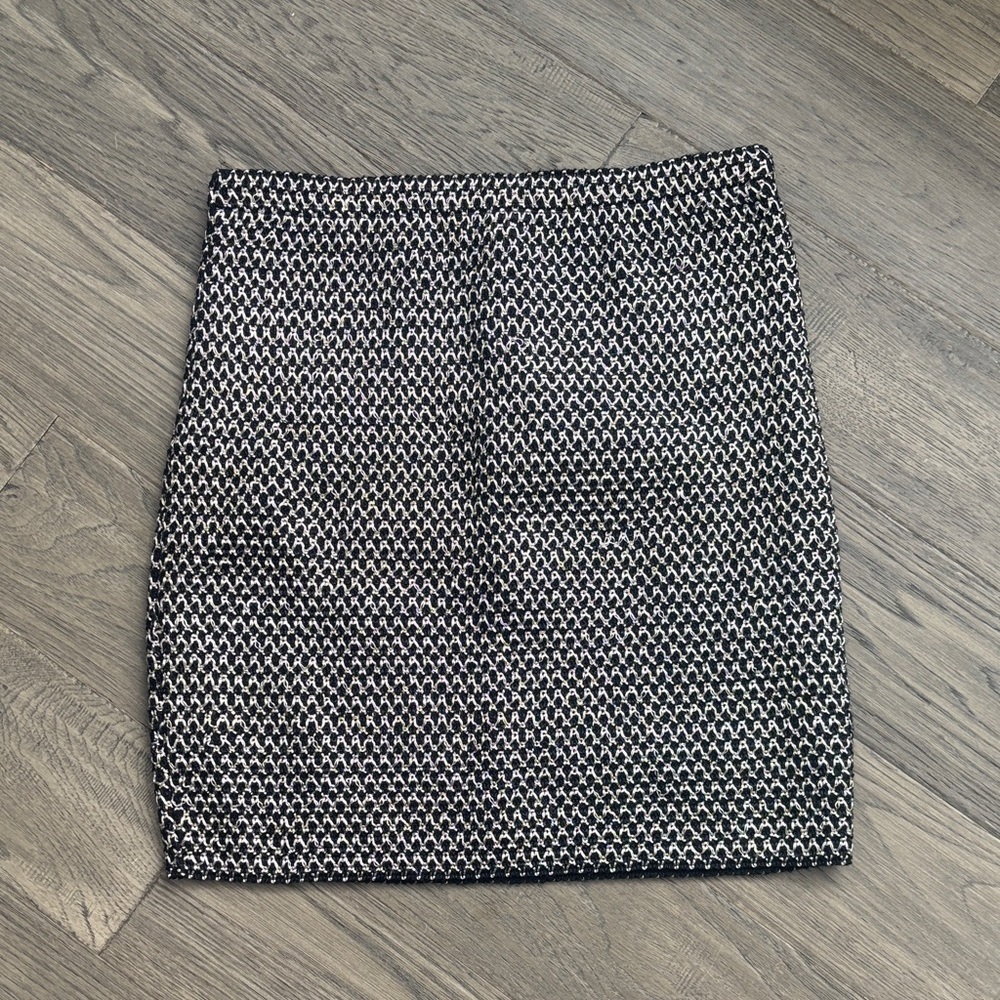 Sophyline | Chic Black and Silver Heavy Skirt Size Small
